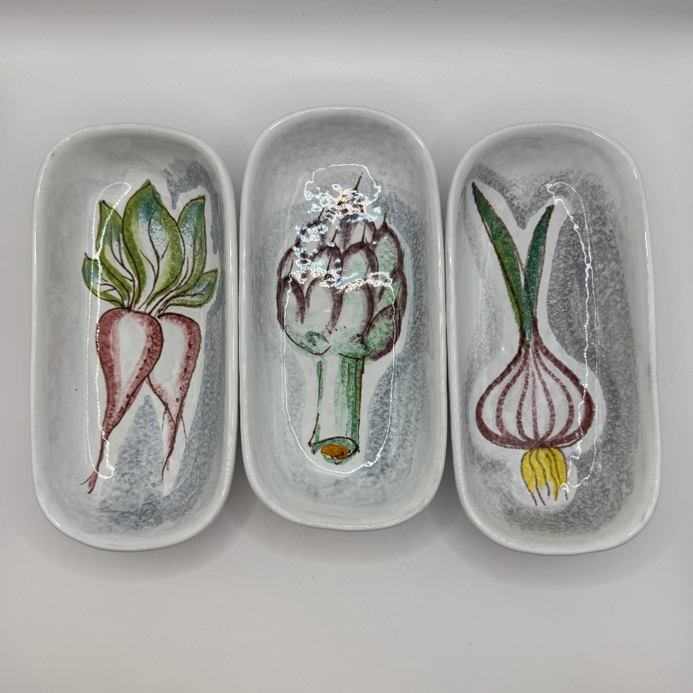 Vintage Set of 3 Italian oval veggie themed ceramic serving dishes.
